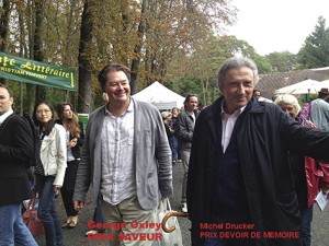 George Oxley et Michel Drucker arrivent à la forêt des livres